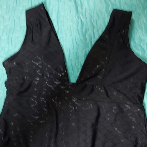 Heat XL One piece swim suit plunge 80%nylon 20%spandex - Picture 7 of 12